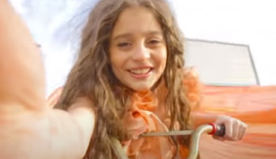 «Մանկական Եվրատեսիլ 2014»-ի հայաստանյան մասնակցի՝ Բեթթիի «Արևի մարդիկ» երգի սելֆի տեսահոլովակը