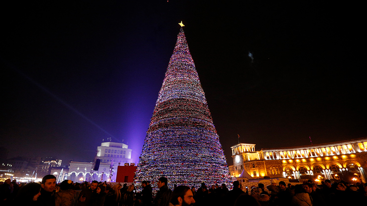 Let's Understand: Yerevan's New Christmas Tree