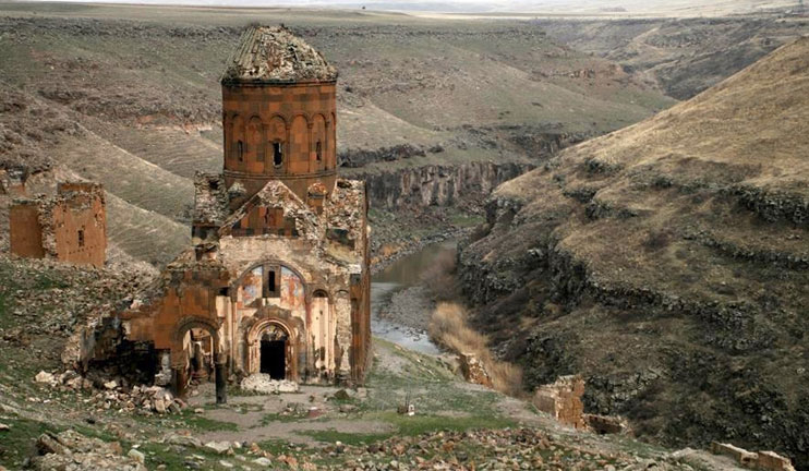 The book of Canadian-Armenian photographer Hrayr Baze about the monuments of Western Armenia has been published