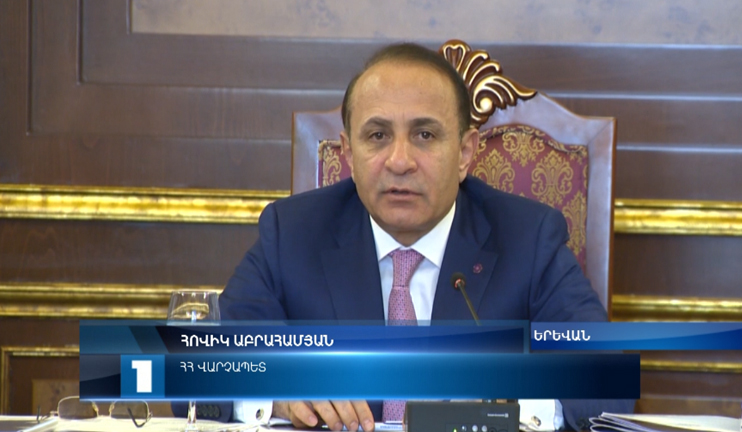 Նախարարները շարունակում են վարչապետին ներկայացնել 2015 թ. հաշվետվությունները