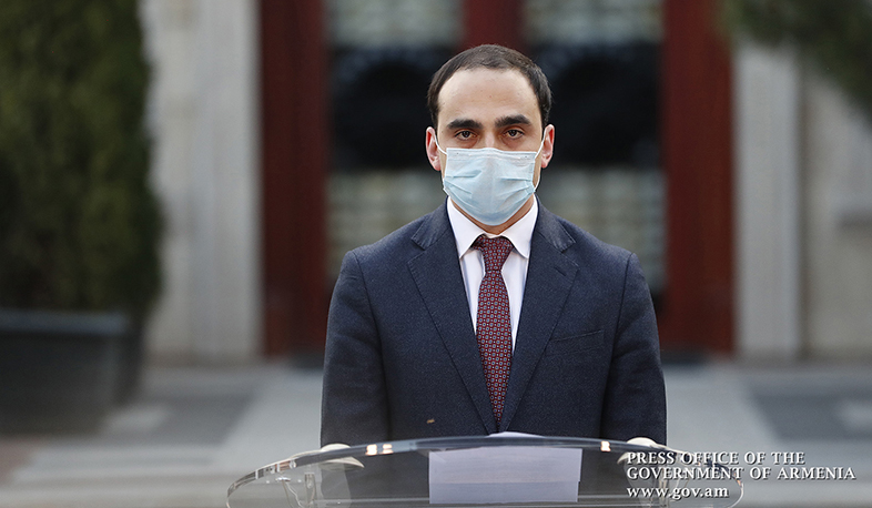 TV presenters may no longer wear a mask. the new decision of the Commandant