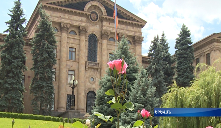 ԱԺ ճեպազրույցների հիմնական թեման 2015 թ. պետբյուջեի կատարողականն է