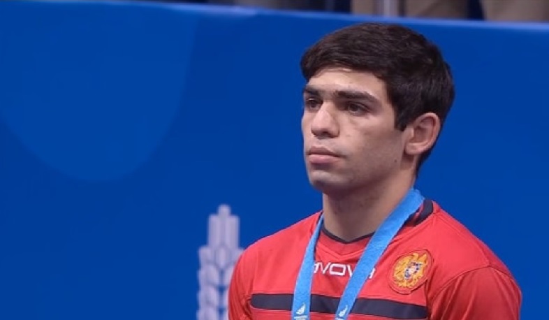 Боксер Артур Оганесян одержал победу на Чемпионате мира