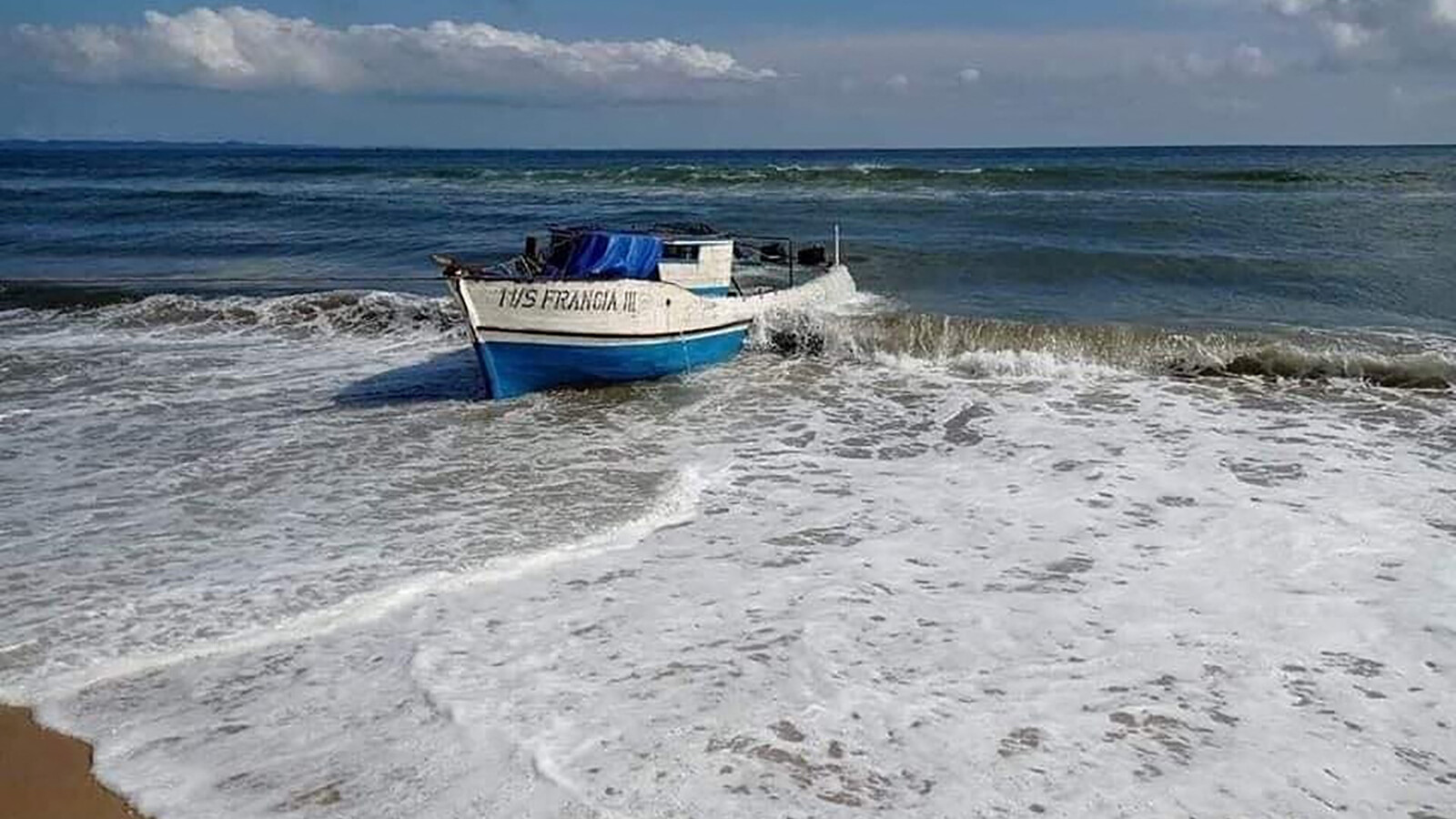 Madagascar: Minister 'swims for 12 hours' after helicopter crashes at sea