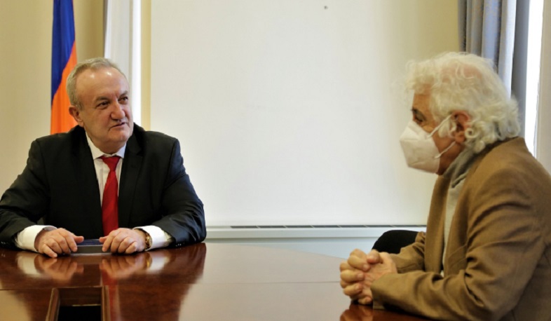 Vahram Dumanyan received composer Loris Tjeknavorian