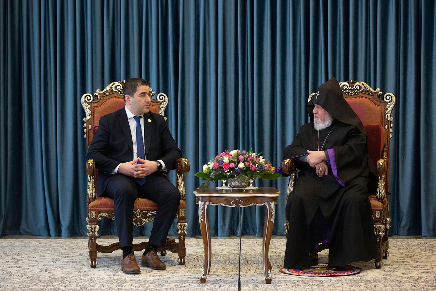 At meeting with Speaker of Georgian Parliament, Karekin II thanked for mediation efforts for return of captives