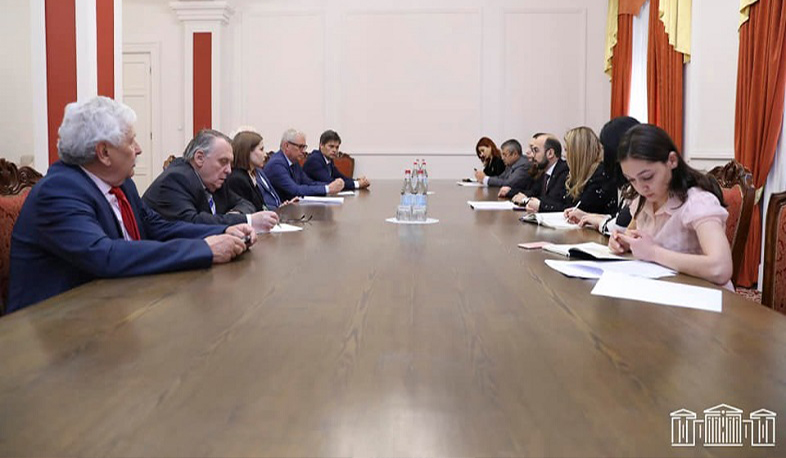 Artur Hovhannisyan çexyalı həmkarlarla əsirlikdə olan 38 soydaşımızın qaytarılması məsələsini müzakirə edib