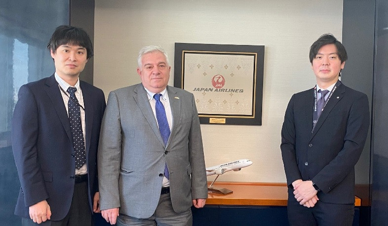Ambassador discusses prospects of operating direct flights to Armenia with Japan Airlines representatives