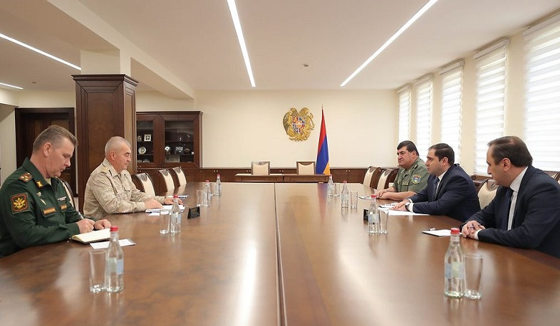 Andrey Volkov briefed Suren Papikyan onto situation in area of responsibility of Russian peacekeepers