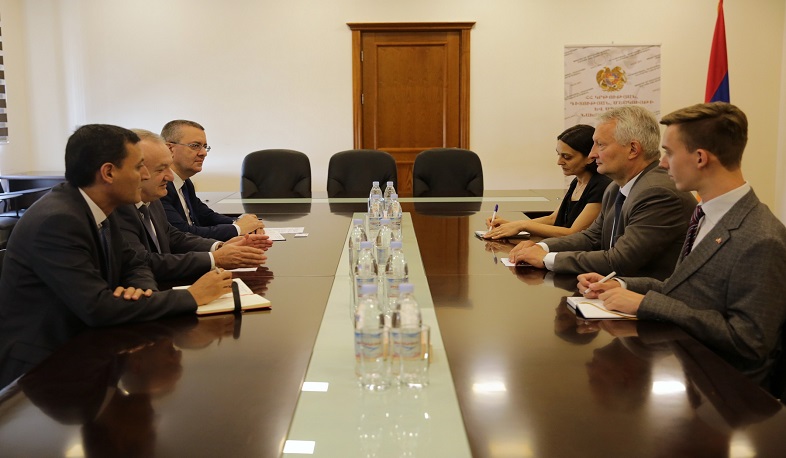 Vahram Dumanyan and Ambassador Viktor Richter discuss opportunities for expanding advanced German language teaching in schools