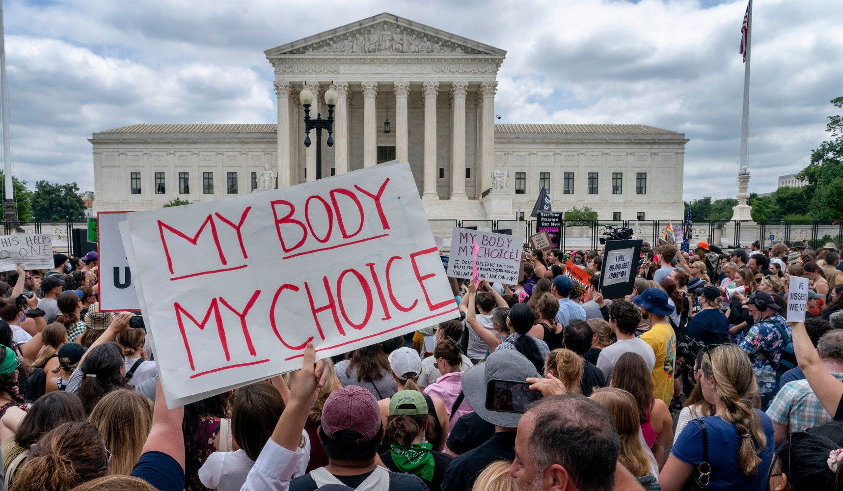 В США начались протесты из-за из-за отмены решения о легализации абортов