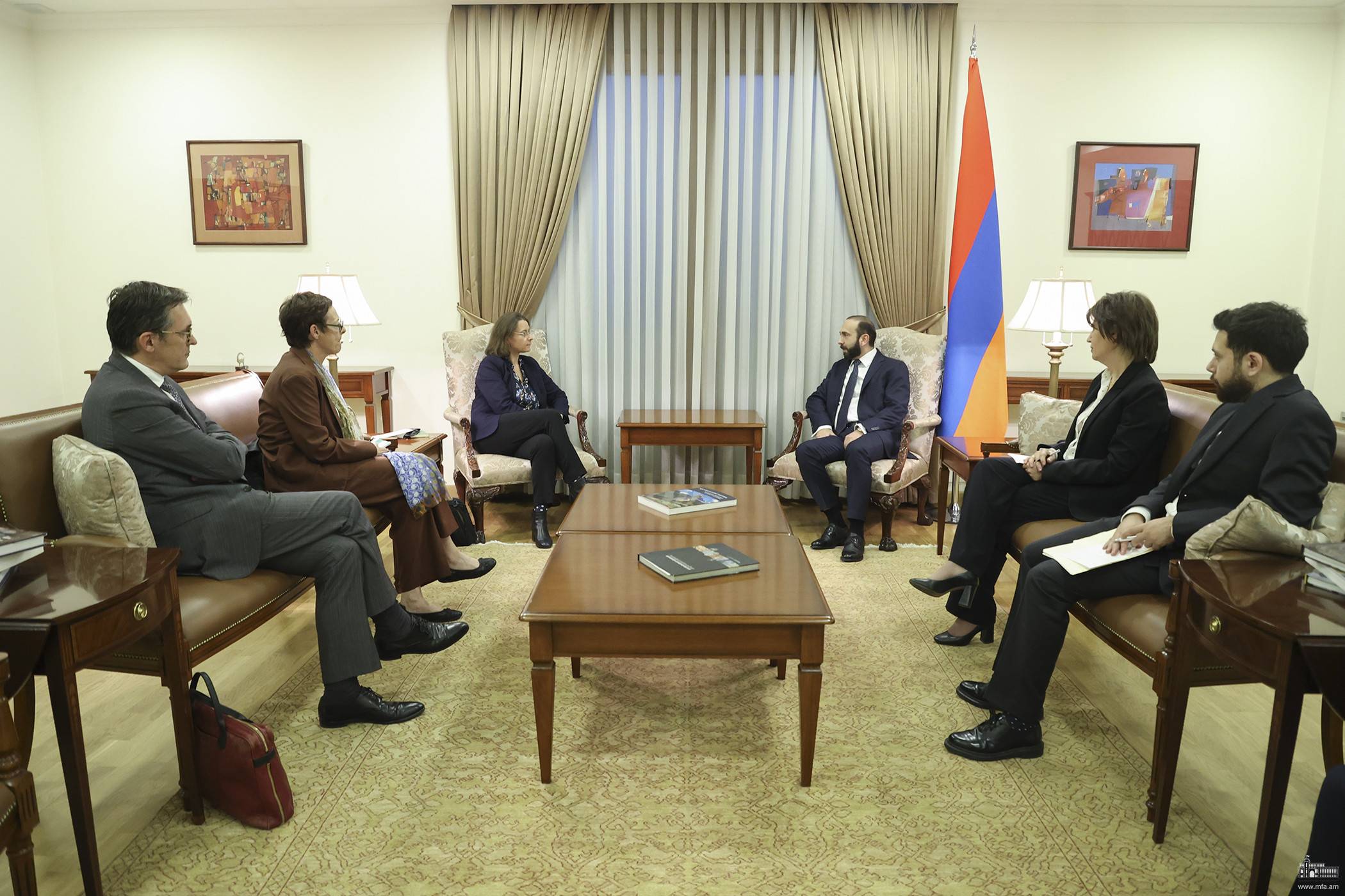 Ararat Mirzoyan discussed issues related to work of EU civil mission with Isabelle Dumont and Brice Roquefeuil