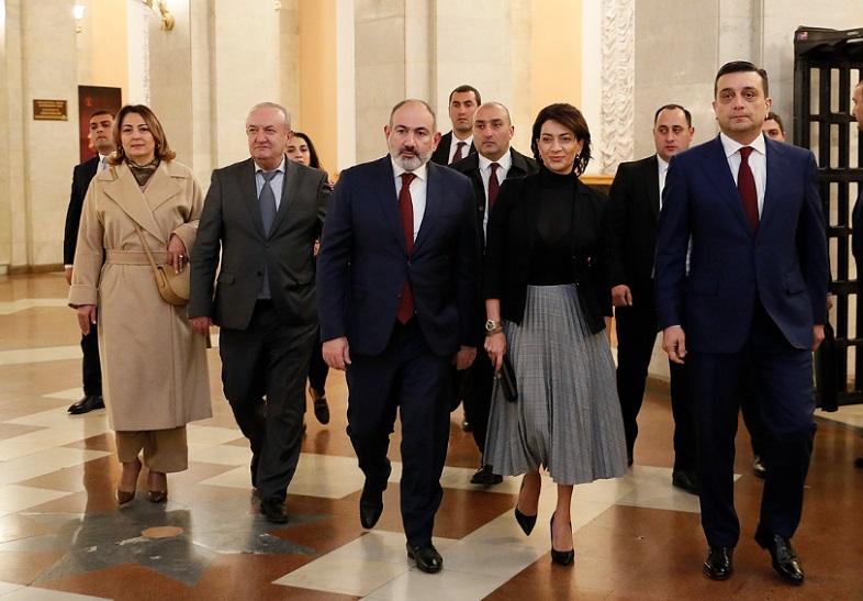 PM Pashinyan, together with his wife, attends charity concert in support of soldiers being treated at Soldier's Home