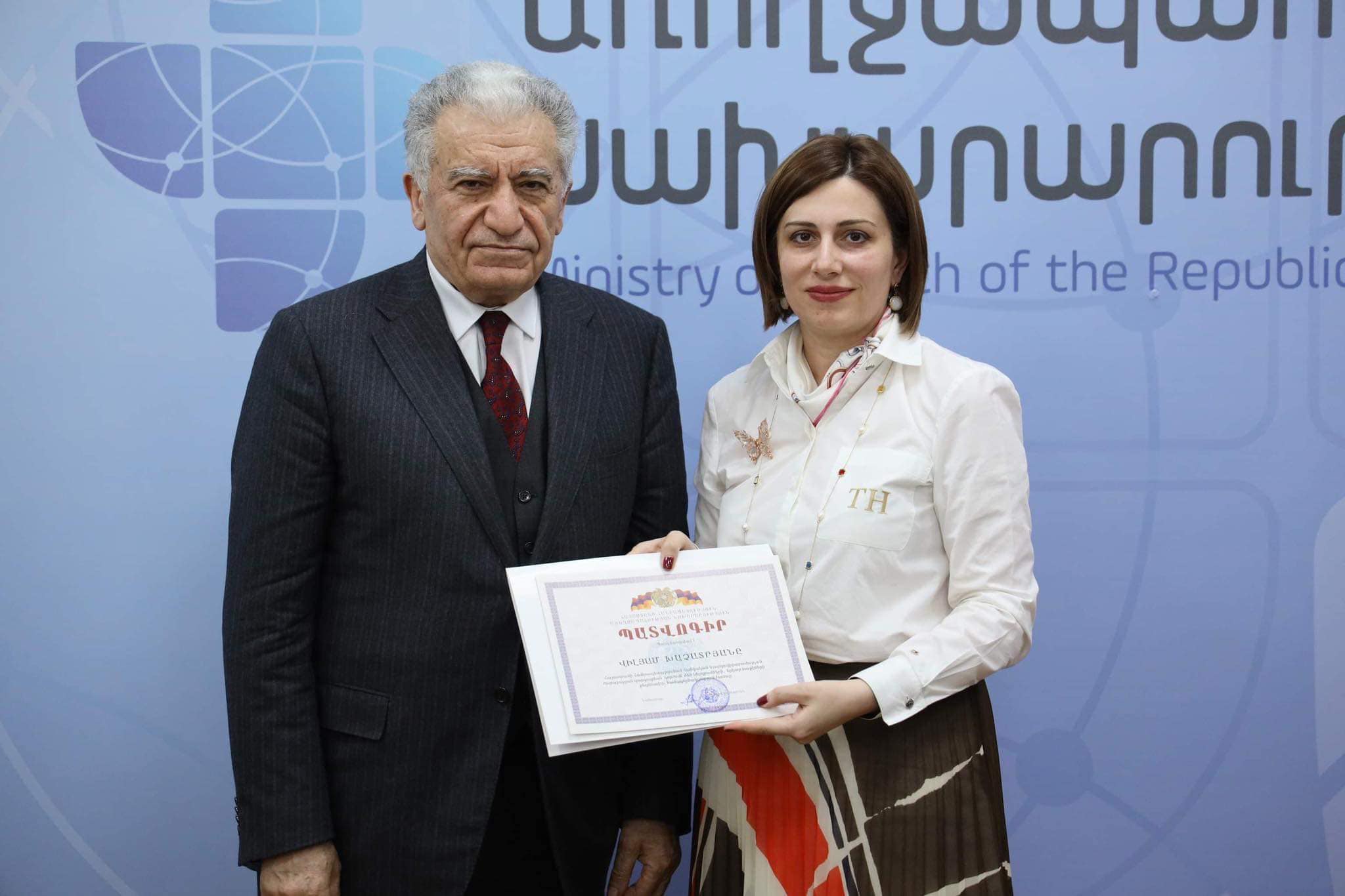 Անահիտ Ավանեսյանը մանկական նյարդավիրաբուժության գործում ավանդի համար Վիլյամ Խաչատրյանին պատվոգիր է շնորհել