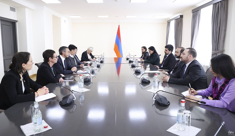 At meeting between Ararat Mirzoyan and delegation of French Senate, steps aimed at installation of a checkpoint by Azerbaijan in Lachin Corridor considered unacceptable