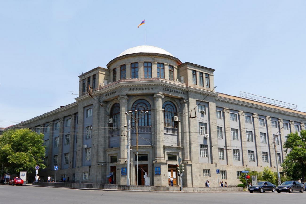 ԵՊԲՀ-ի նախկին պրոռեկտորի նկատմամբ հետախուզում է հայտարարվել փողերի լվացման համար