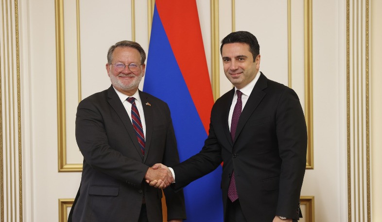 Միացյալ Նահանգները հայ ժողովրդի կողքին է. ԱՄՆ սենատոր Գերի Փիթերսը՝ ՀՀ ԱԺ նախագահին