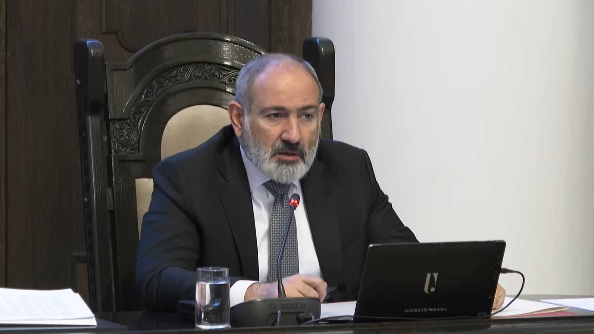 Ուզում ենք, որ ԼՂ-ից բոլոր բռնի տեղահանվածները մնան, ապրեն, աշխատեն ՀՀ-ում. Փաշինյան