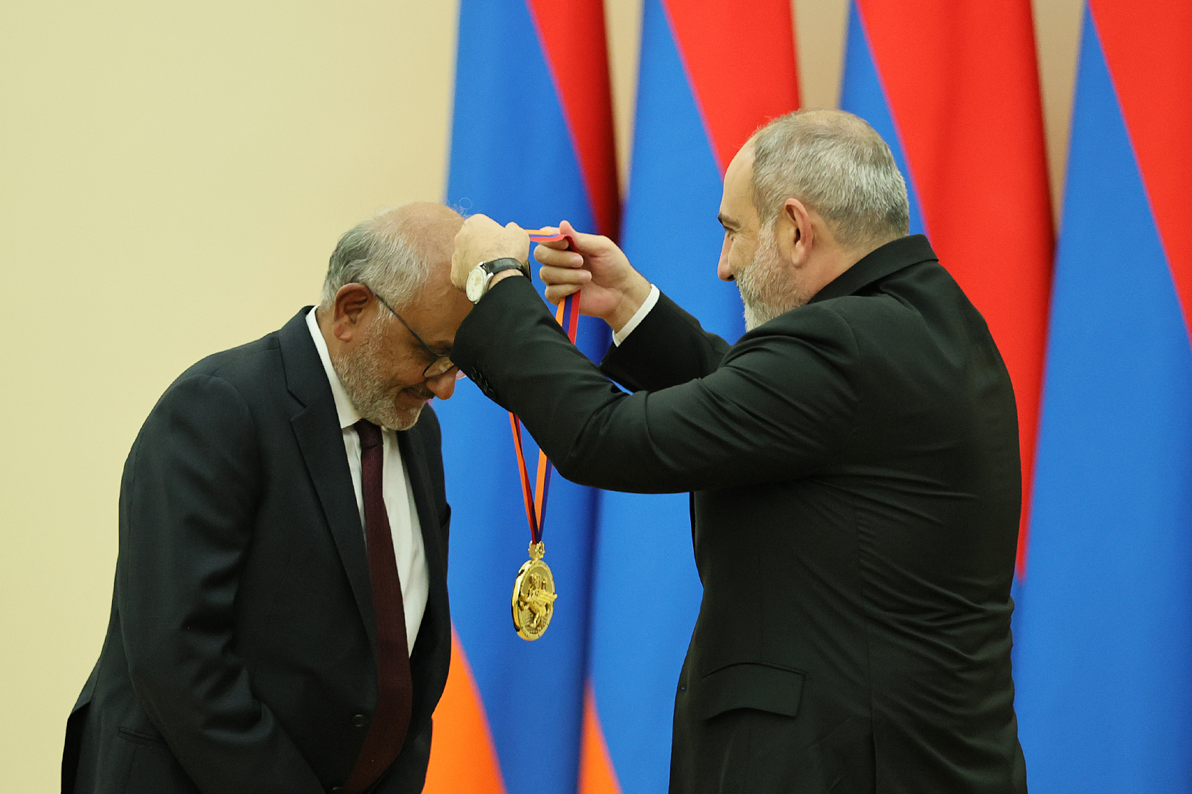 Prime Minister Pashinyan presented the state award of the Republic of Armenia for global investment in the IT sector to Adobe company president Shantanu Narayen