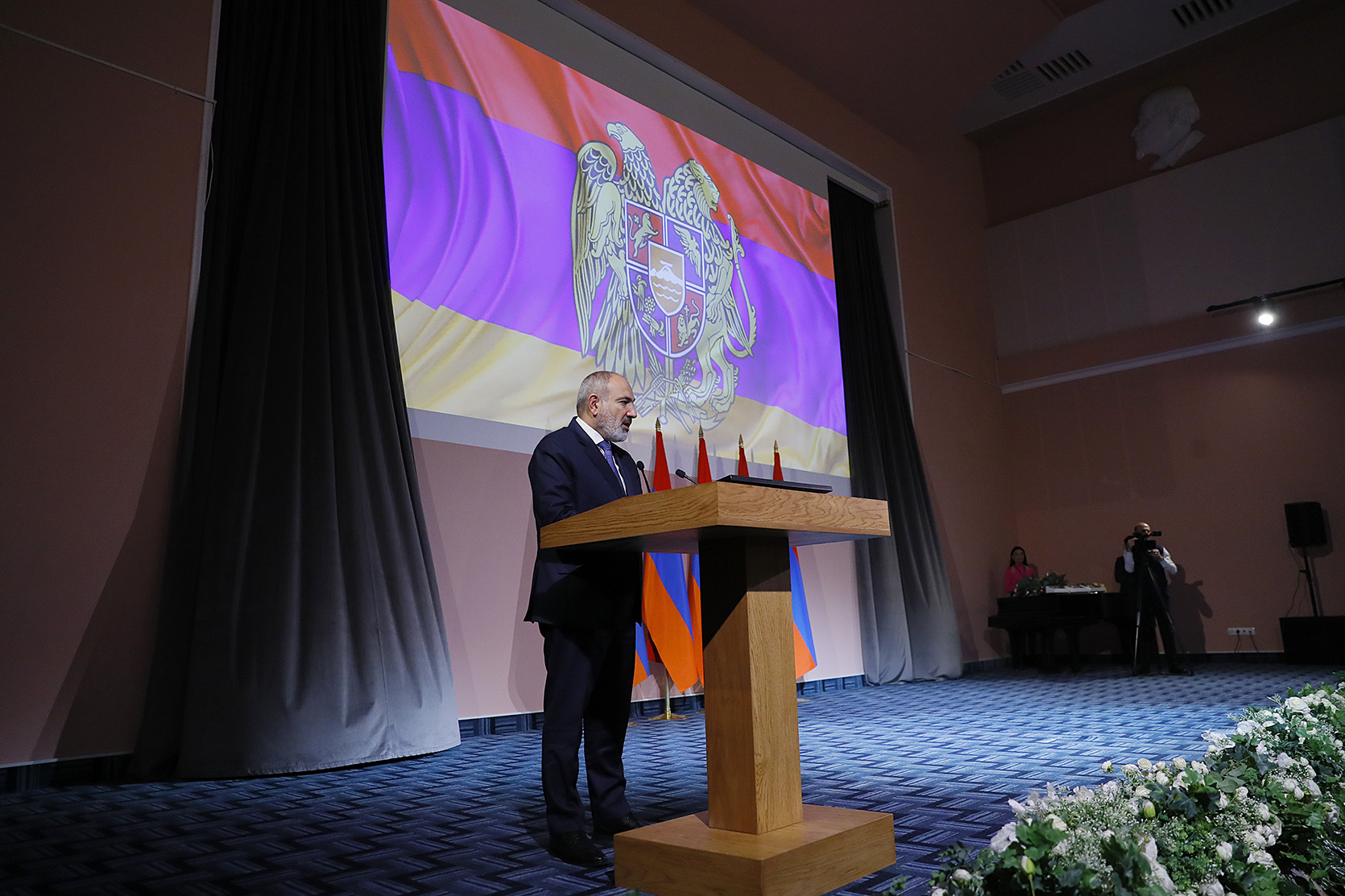 We see strategic planning and provision of Armenia's future in education and science: Pashinyan participated in session dedicated to 80th anniversary of NAS and presented awards