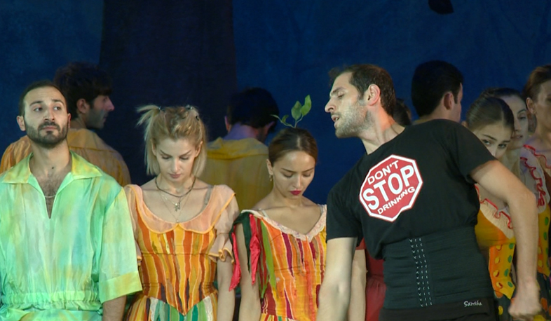 Չիպոլինոն 44 տարի անց երևանյան բեմում է