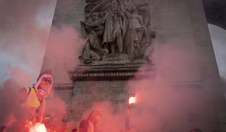 Դեղին բաճկոնավորների հաղթանակը. միջազգային լուրեր