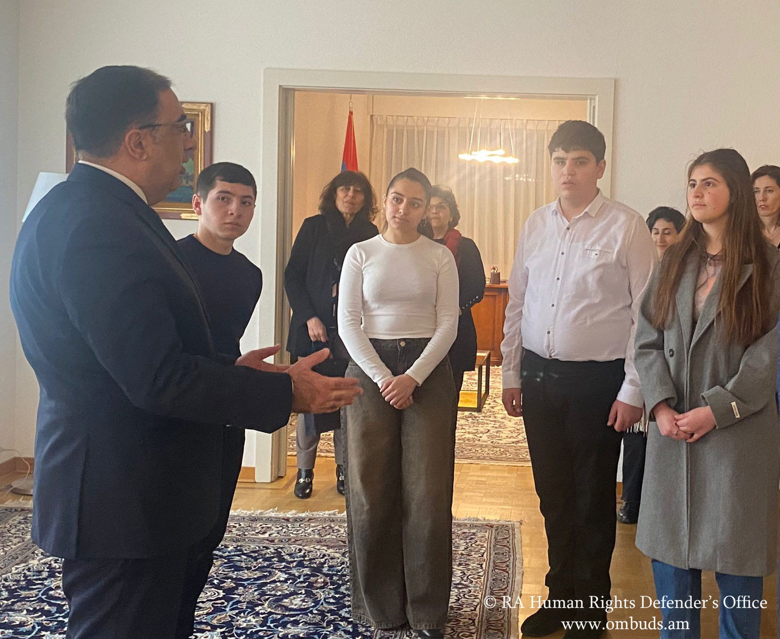 Երեխաները հնարավորություն են ունեցել իրենց հետաքրքրող հարցերը քննարկել Շվեյցարիայում ՀՀ դեսպանի հետ