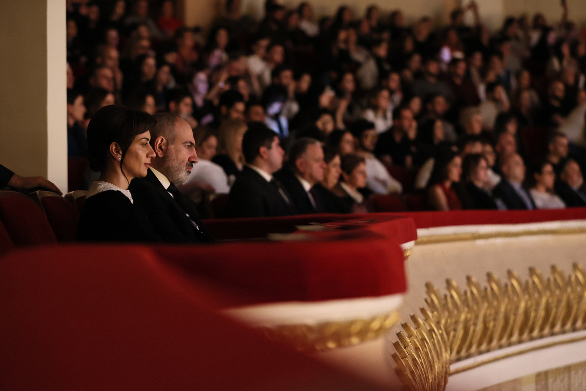 Prime Minister, together with his lady, attends the concert dedicated to the memory of the victims of the Armenian Genocide