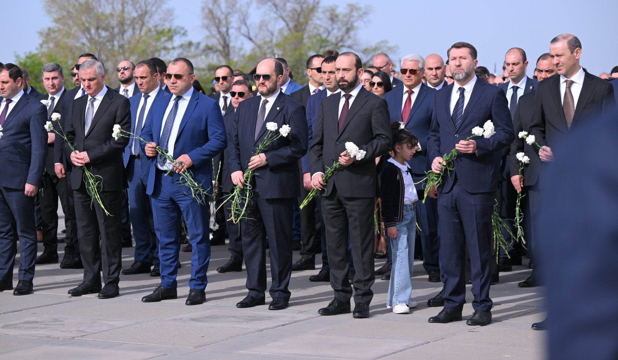 Арарат Мирзоян почтил память жертв Геноцида армян в мемориальном комплексе Цицернакаберд