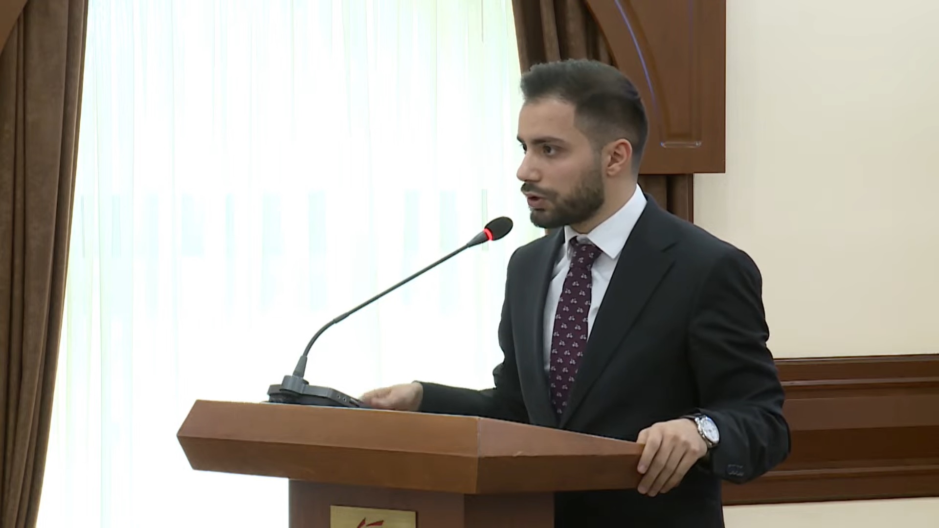 Ինչքան երկար սա տևի, այդքան եկեղեցուն վնաս են հասցնելու. Արմեն Գալջյանը՝ ընդդիմությանը
