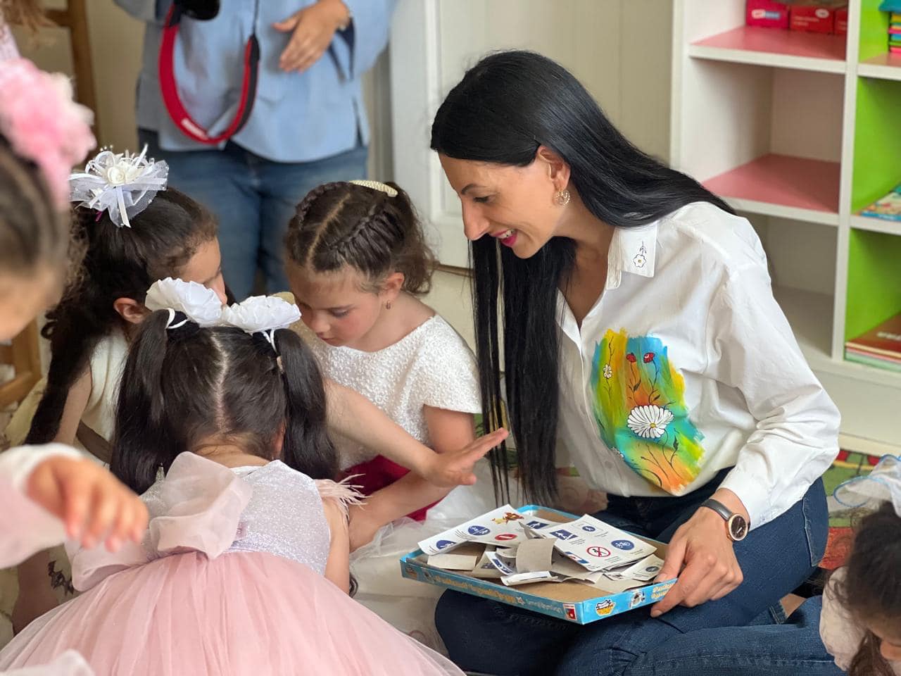 Երեխաները մեզ հաճախ չեն լսում, բայց հիանալիորեն ընդօրինակում են. Անահիտ Մանասյանը Լոռու մարզում մասնակցել է հունիսմեկյան միջոցառման