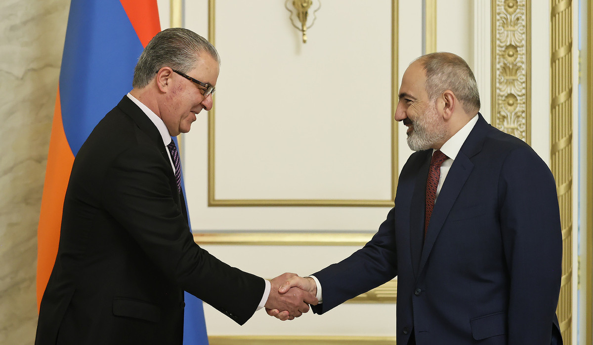 Prime Minister Pashinyan receives Hambik Sarafyan, chairman of the Central Department of the SDHP