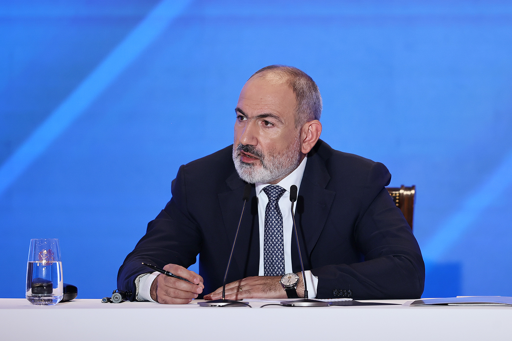 Unlike Armenia, Azerbaijani Constitution indeed contains territorial claims: Pashinyan