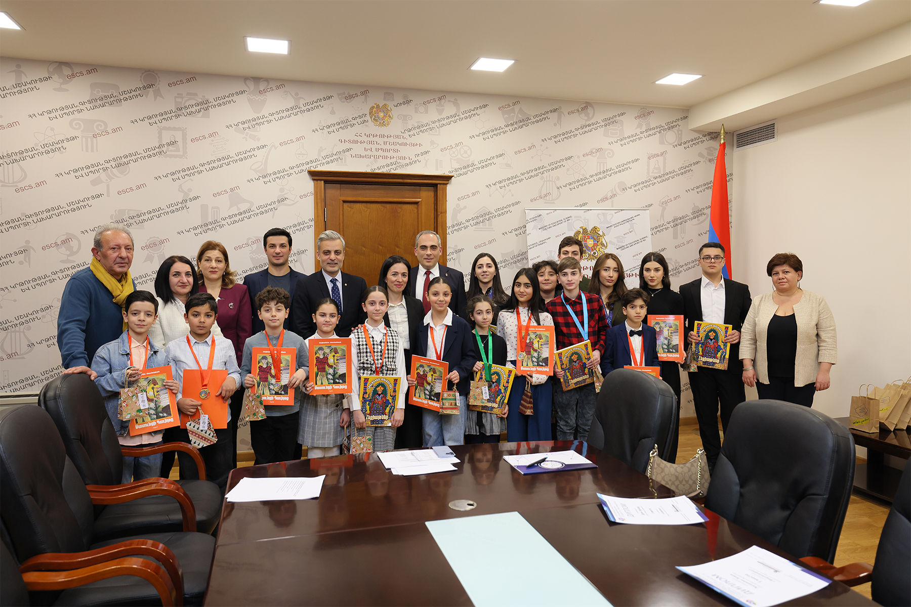 Ձեր հաղթանակները չափազանց ոգևորիչ են. նախարարն ընդունել է Դելփյան խաղերի մրցանակակիրներին