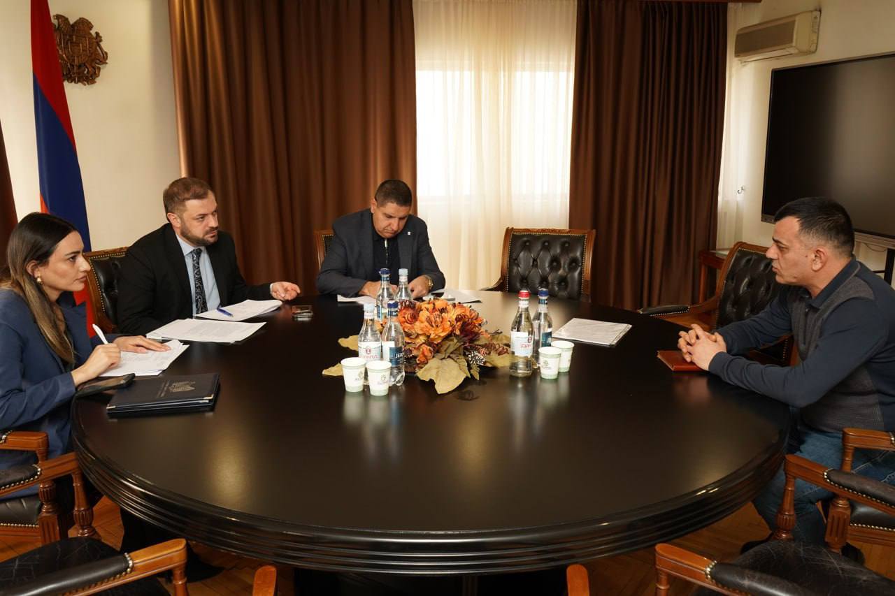 Քննարկվել են սոցիալական աջակցության, ներդրումային մի շարք այլ ծրագրեր. էկոնոմիկայի նախարարը հանդիպել է քաղաքացիների հետ