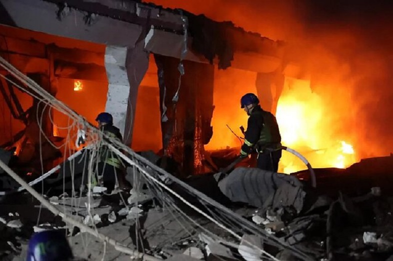 Russia again launches massive strikes on Ukrainian cities and regions: there are casualties