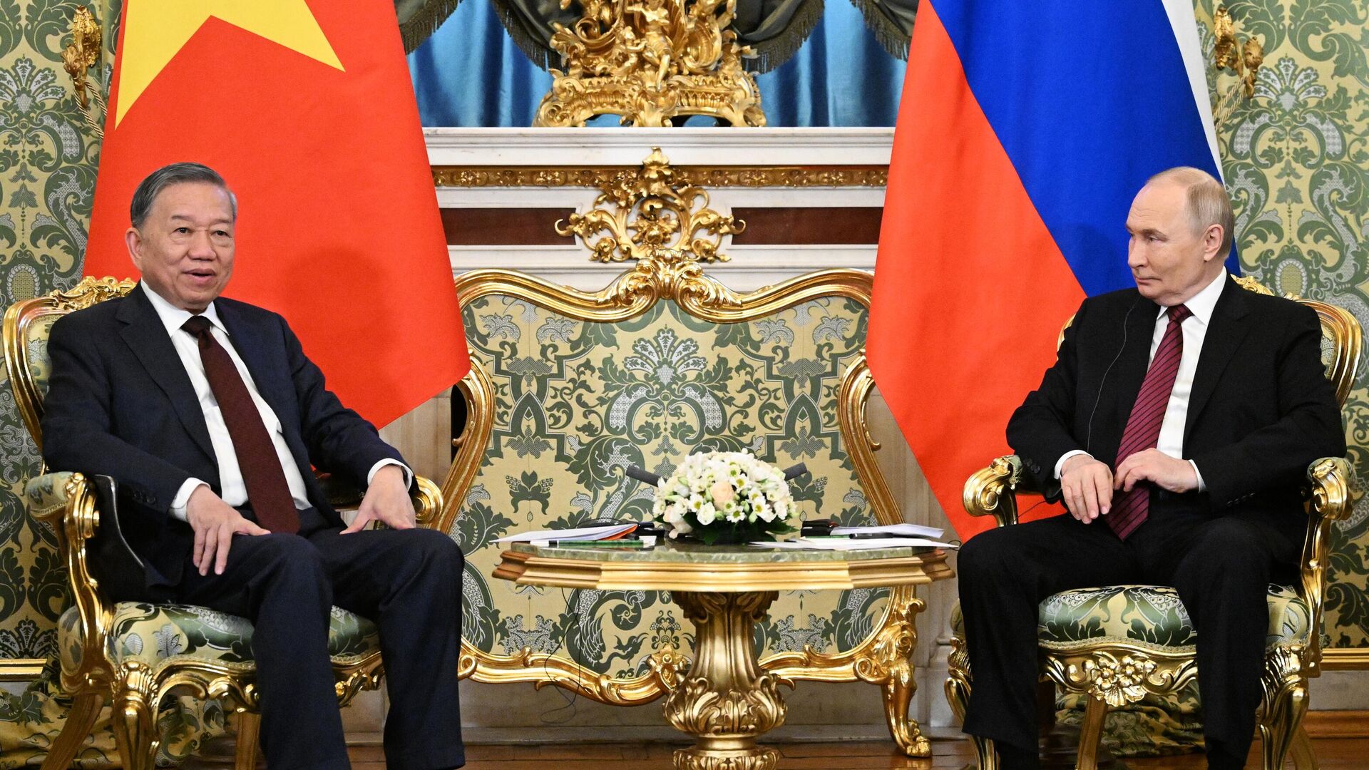 Putin and Vietnamese leader adopt joint declaration