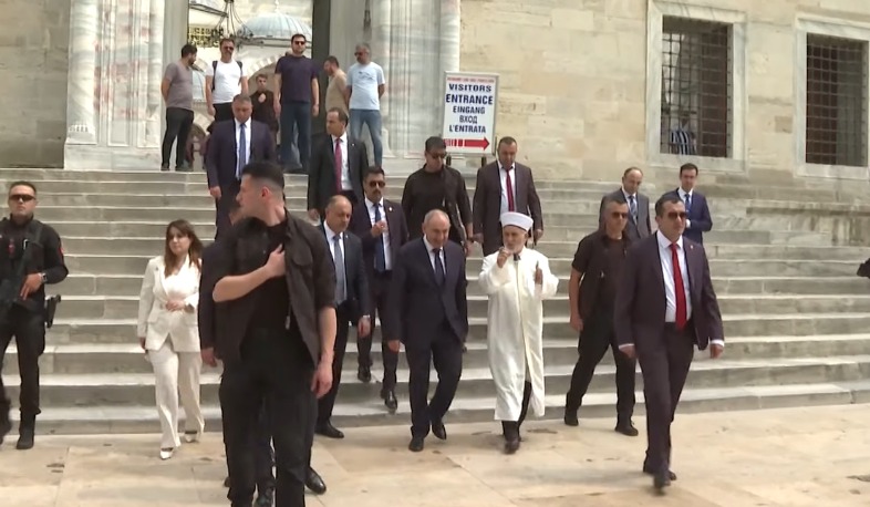 Visited Blue Mosque in Istanbul: Prime Minister publishes video