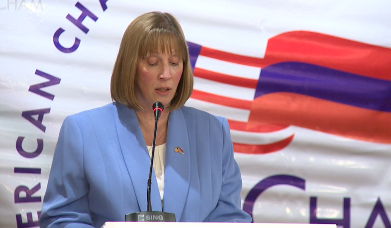 U.S. Ambassador delivers speech in Chamber of Commerce in Armenia