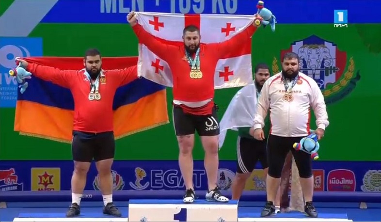 Armenian weightlifters won silver and bronze medals in World Championship