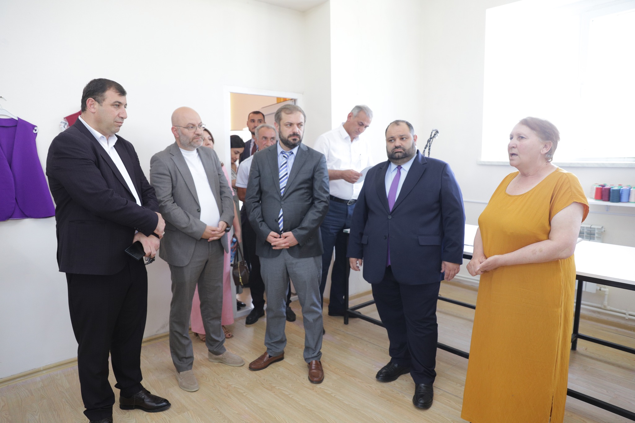 Սառնաղբյուրում էկոնոմիկայի նախարարը և Շիրակի մարզպետը հանդիպել են բնակիչների հետ, քննարկել խնդիրների հնարավոր լուծման տարբերակները