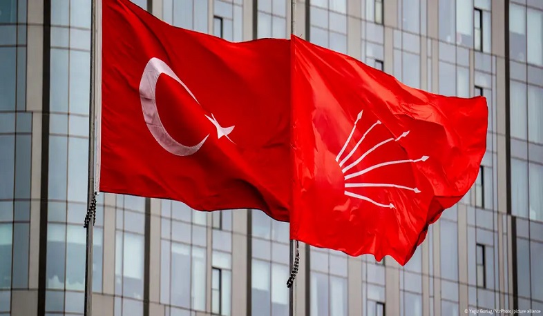 Police use pepper spray at opposition’s Istanbul offices as court-appointed leadership arrives