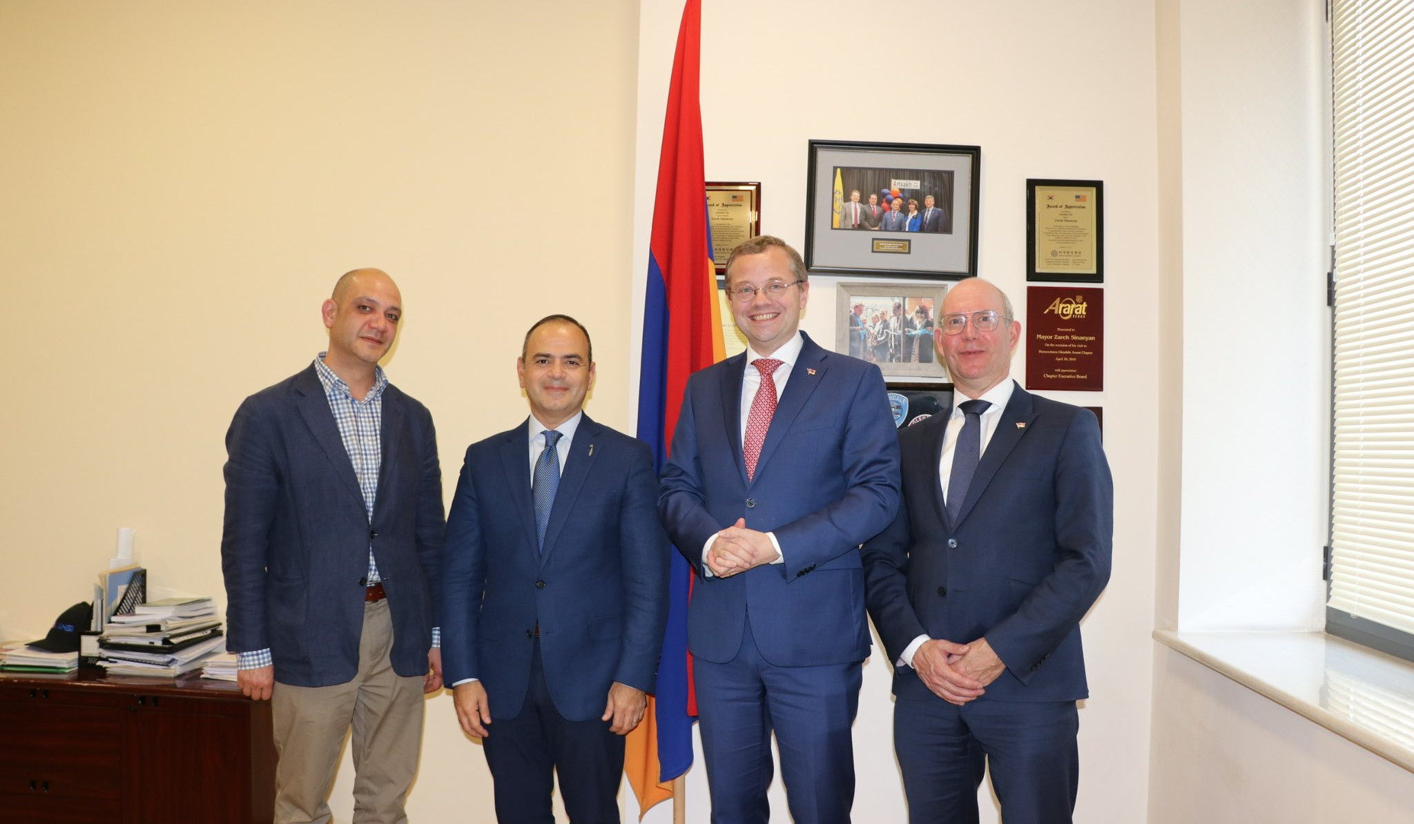 Քննարկվել են Էջմիածին և Ալմելո քույր քաղաքների համագործակցության ամրապնդման հնարավորությունները