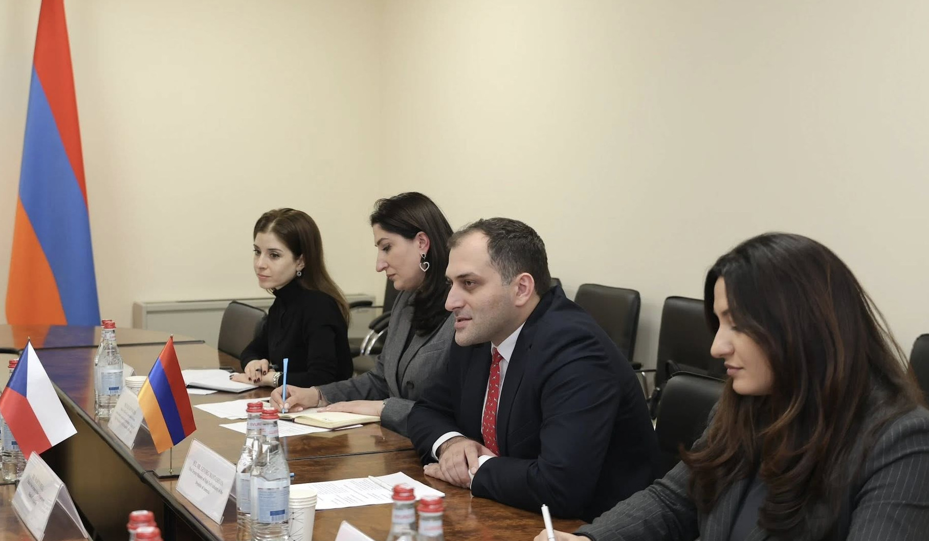 ԲՏԱ փոխնախարարն ու Չեխիայի Պաշտպանական քաղաքականության վարչության պետը քննարկել են համագործակցության հնարավոր ուղղությունները