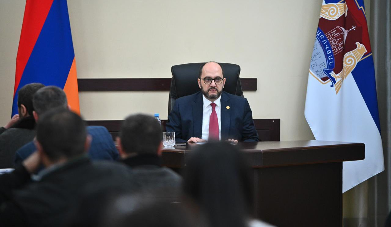 Արայիկ Հարությունյանը Աբովյանի համայնքապետարանում հանդիպել է ԼՂ-ից տեղահանված մեր հայրենակիցների հետ