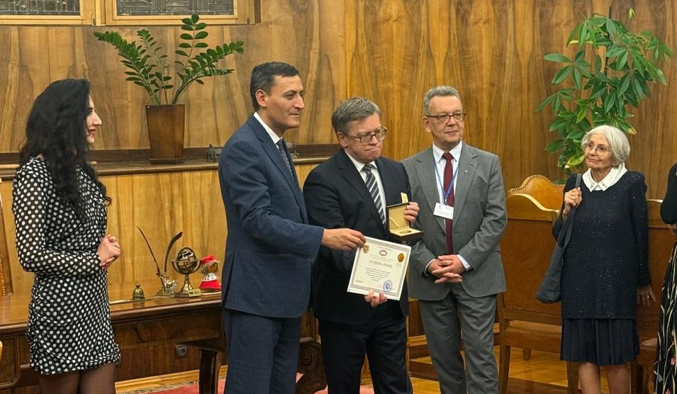 Լեհ հայագետ, պրոֆեսոր Անջեյ Պիսովիչն արժանացել է ԿԳՄՍ նախարարության մեդալի