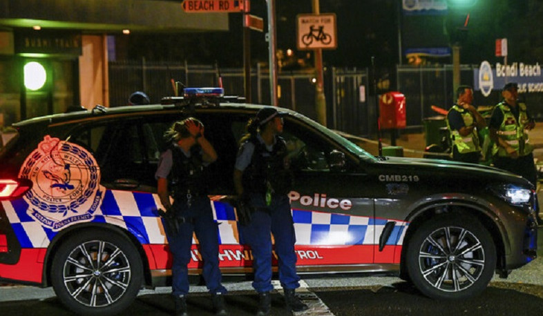 Father and son carry out shooting on Sydney beach: BBC