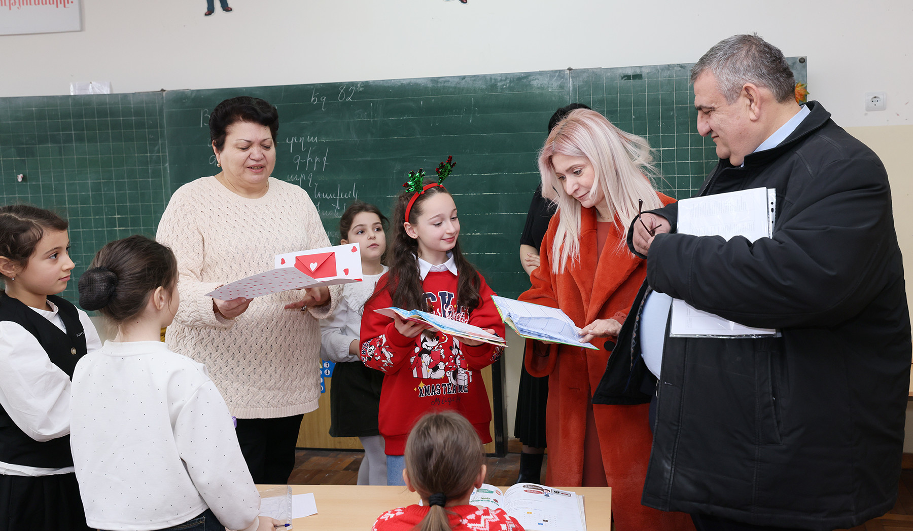 ԿԳՄՍ փոխնախարարն ու նախարարի խորհրդականը չնախատեսված այցեր են կատարել Երևանի թիվ 126 և 185 հիմնական դպրոցներ