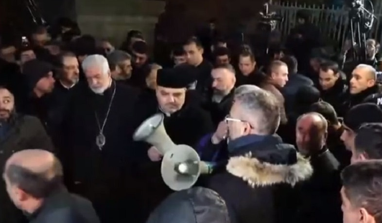 10 եպիսկոպոսները նամակ են ուղարկել քարտուղարություն՝ պահանջելով Գարեգին Բ-ի հրաժարականը