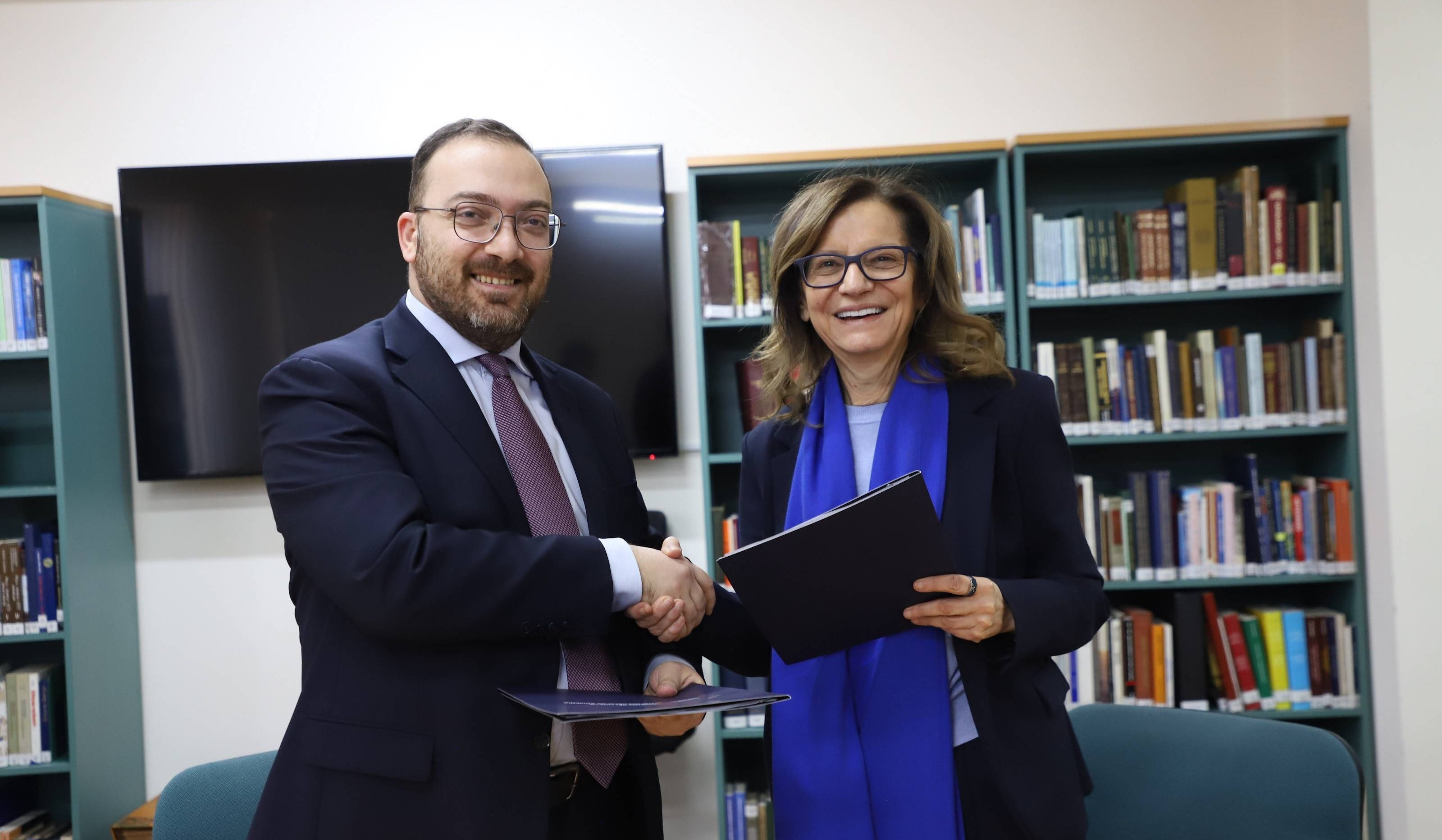 Դավիթ Կարապետյանը և Սալվա Նակուզին ստորագրել են Հայաստանի դիվանագիտական դպրոցի և Հայաստանում ֆրանսիական համալսարանի միջև համագործակցության հուշագիր